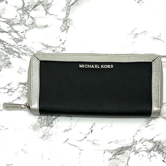 New MICHAEL KORS BLACK/SILVER TRAVEL CONTINENTAL LEATHER WALLET - Picture 1 of 11